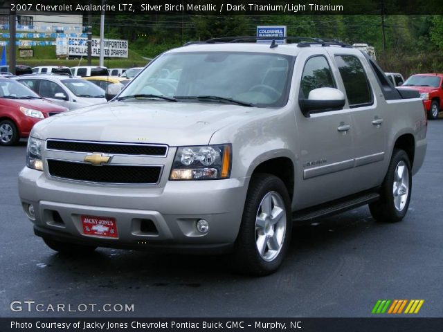 2007 Chevrolet Avalanche LTZ in Silver Birch Metallic