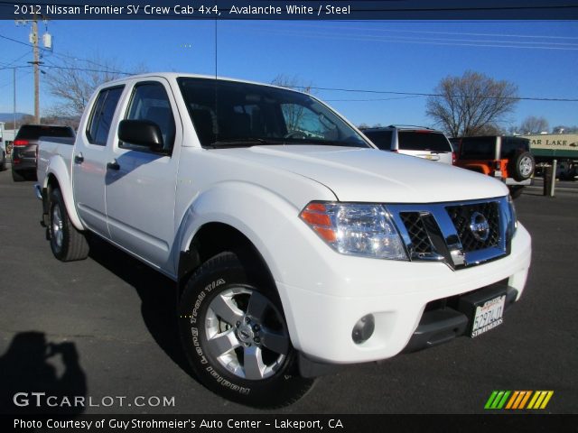 2012 Nissan Frontier SV Crew Cab 4x4 in Avalanche White