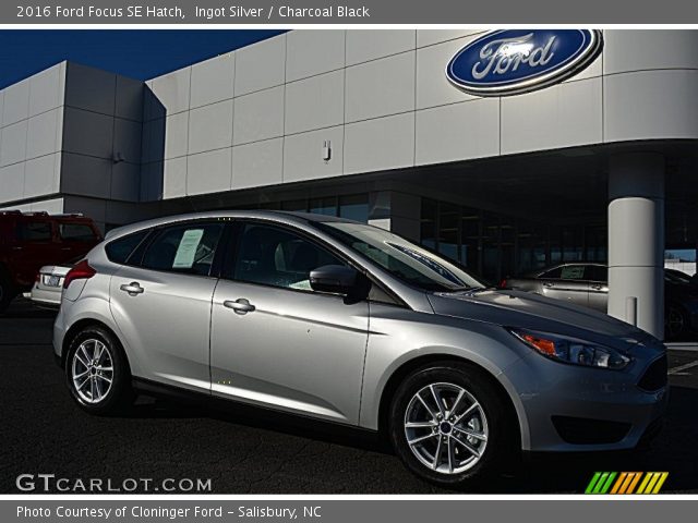 2016 Ford Focus SE Hatch in Ingot Silver