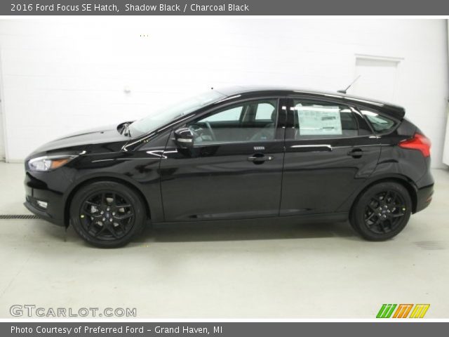 2016 Ford Focus SE Hatch in Shadow Black