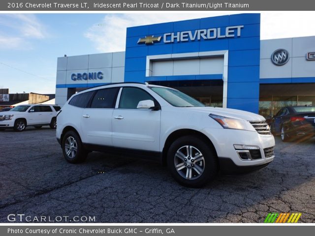 2016 Chevrolet Traverse LT in Iridescent Pearl Tricoat