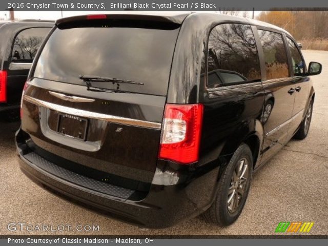 2016 Chrysler Town & Country S in Brilliant Black Crystal Pearl