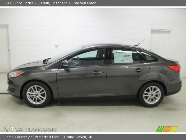 2016 Ford Focus SE Sedan in Magnetic