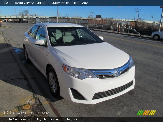 2013 Toyota Camry Hybrid LE in Super White