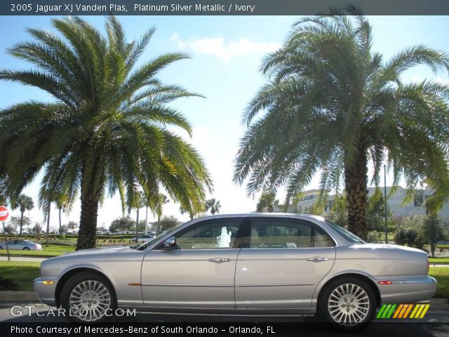 2005 Jaguar XJ Vanden Plas in Platinum Silver Metallic