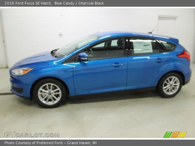 2016 Ford Focus SE Hatch in Blue Candy