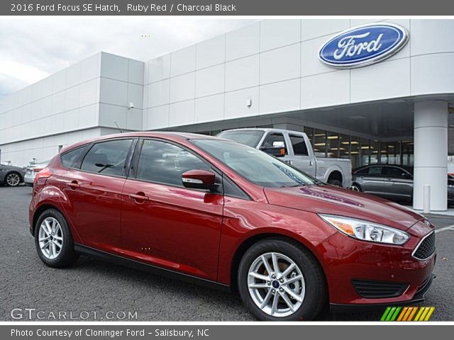 2016 Ford Focus SE Hatch in Ruby Red
