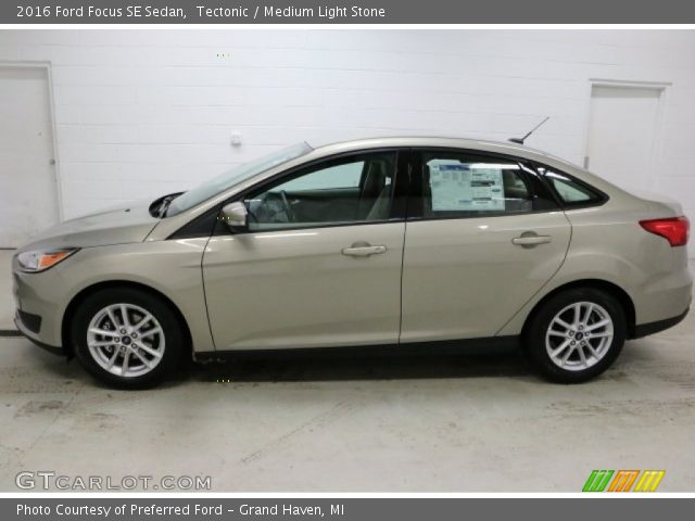 2016 Ford Focus SE Sedan in Tectonic