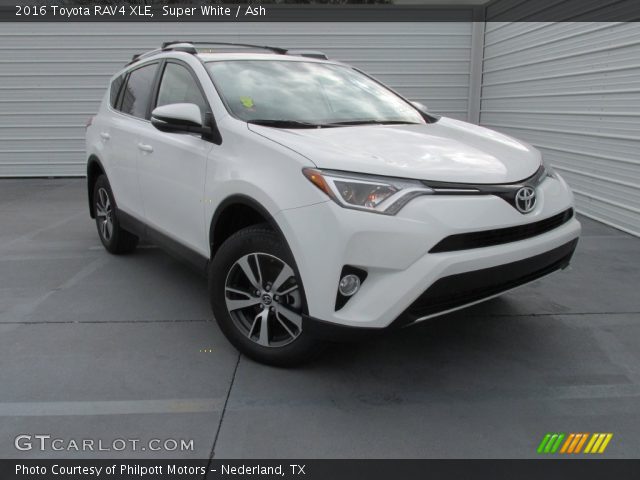 2016 Toyota RAV4 XLE in Super White