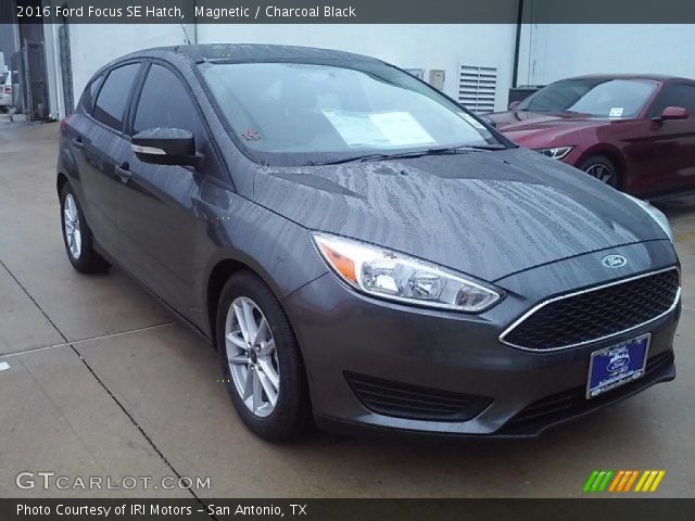 2016 Ford Focus SE Hatch in Magnetic