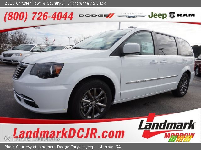 2016 Chrysler Town & Country S in Bright White