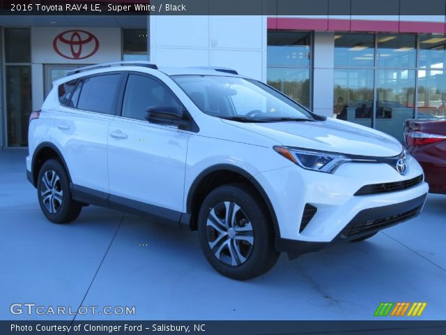 2016 Toyota RAV4 LE in Super White