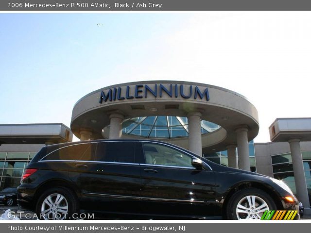 2006 Mercedes-Benz R 500 4Matic in Black