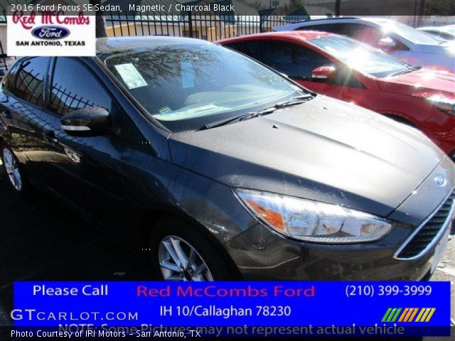 2016 Ford Focus SE Sedan in Magnetic