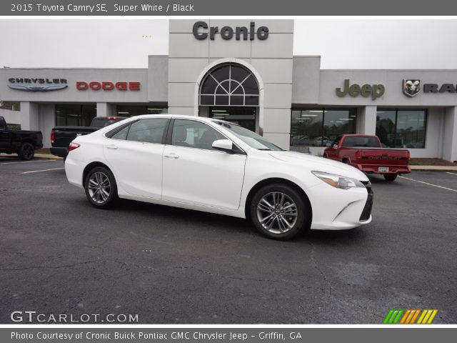 2015 Toyota Camry SE in Super White