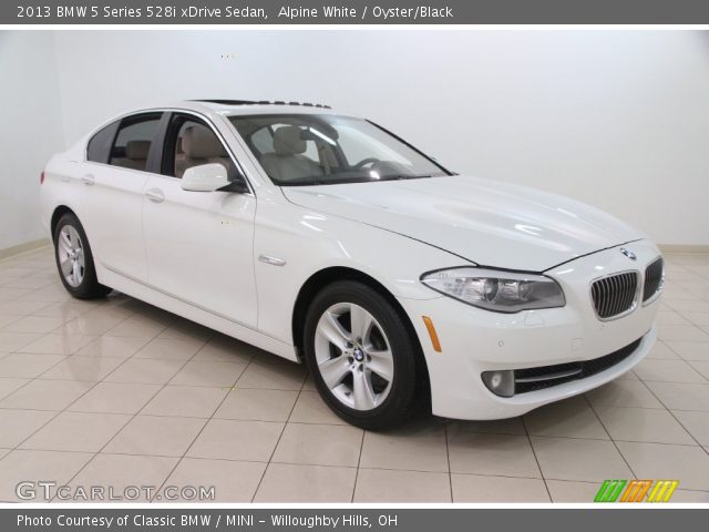 2013 BMW 5 Series 528i xDrive Sedan in Alpine White