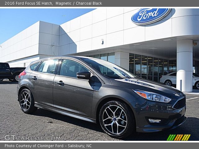 2016 Ford Focus SE Hatch in Magnetic