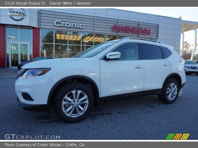 2016 Nissan Rogue SV in Glacier White