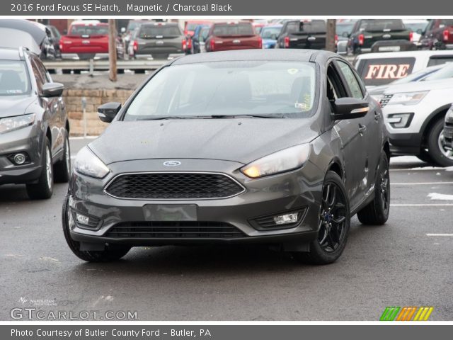 2016 Ford Focus SE Hatch in Magnetic