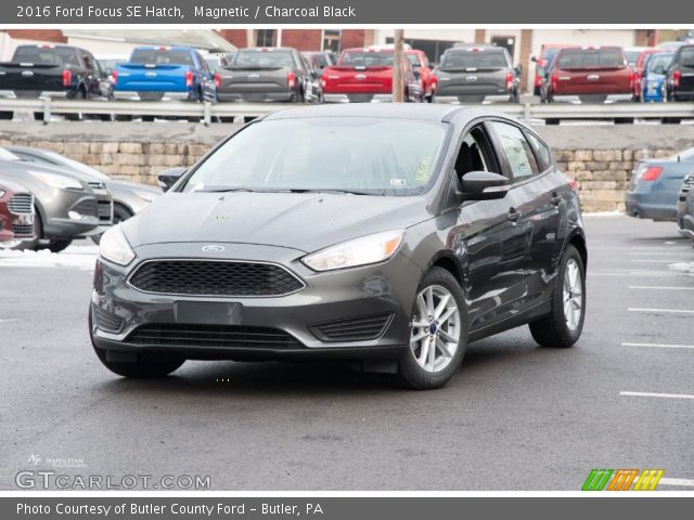 2016 Ford Focus SE Hatch in Magnetic