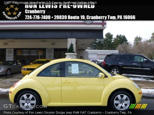 2007 Volkswagen New Beetle 2.5 Coupe in Sunflower Yellow
