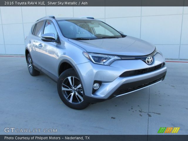 2016 Toyota RAV4 XLE in Silver Sky Metallic
