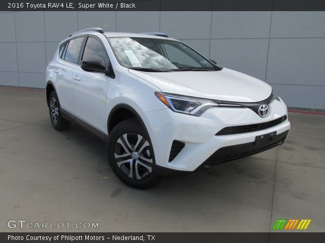 2016 Toyota RAV4 LE in Super White