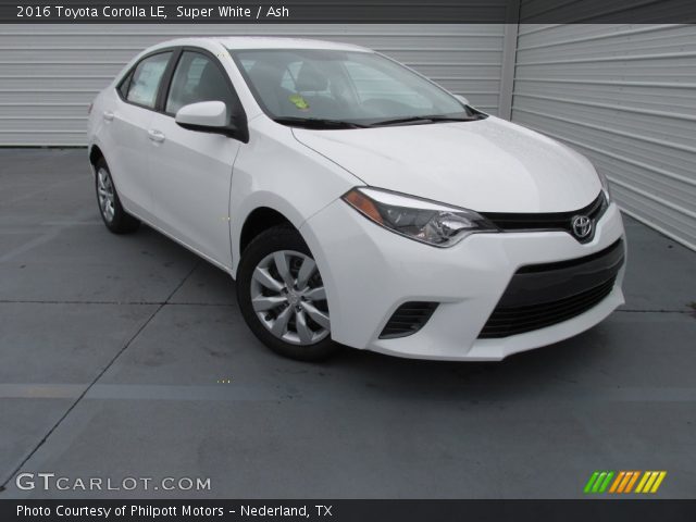 2016 Toyota Corolla LE in Super White