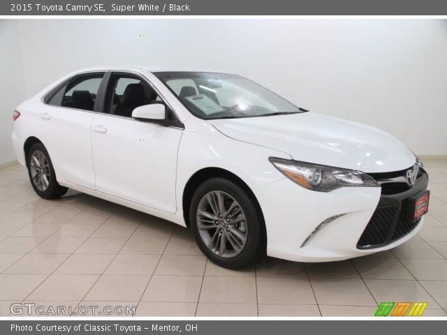 2015 Toyota Camry SE in Super White