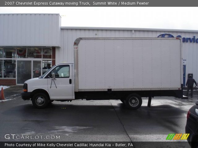 2007 Chevrolet Express Cutaway moving Truck in Summit White