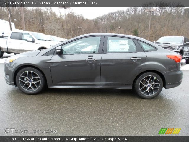 2016 Ford Focus SE Sedan in Magnetic