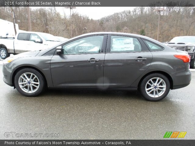 2016 Ford Focus SE Sedan in Magnetic