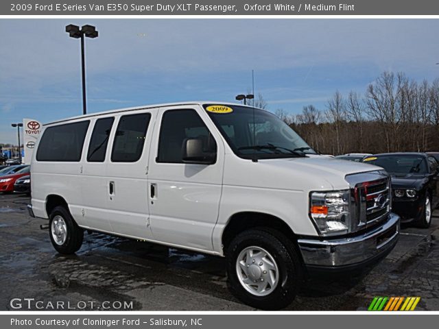 2009 Ford E Series Van E350 Super Duty XLT Passenger in Oxford White