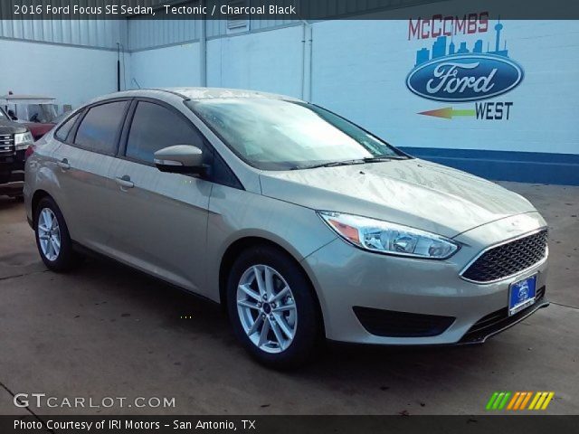 2016 Ford Focus SE Sedan in Tectonic