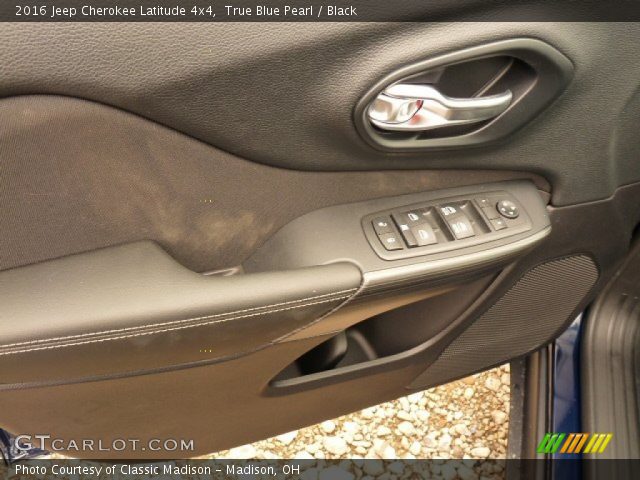 2016 Jeep Cherokee Latitude 4x4 in True Blue Pearl