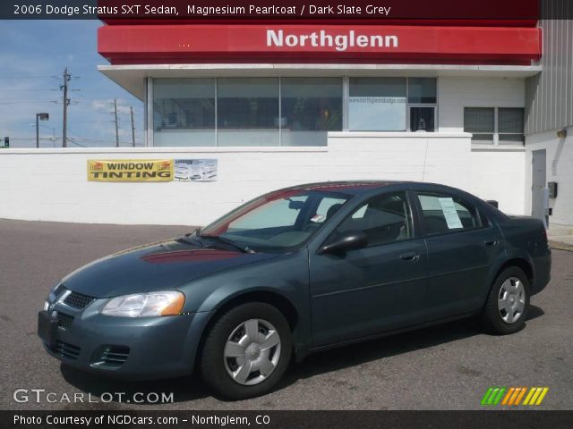 2006 Dodge Stratus SXT Sedan in Magnesium Pearlcoat