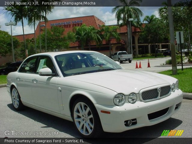 2008 Jaguar XJ XJ8 in Porcelain