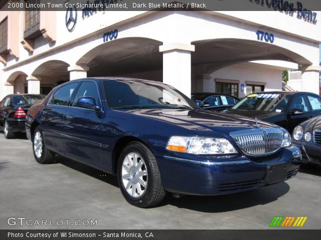 2008 Lincoln Town Car Signature Limited in Dark Blue Metallic