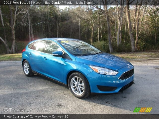 2016 Ford Focus SE Hatch in Blue Candy