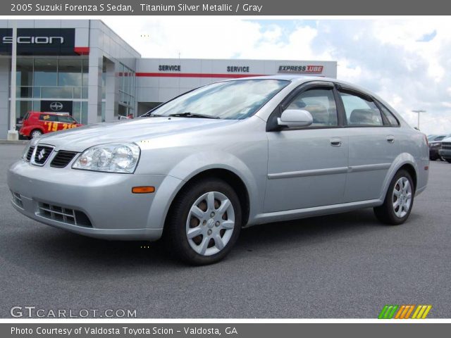 2005 Suzuki Forenza S Sedan in Titanium Silver Metallic