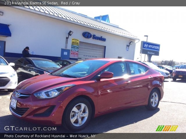 2014 Hyundai Elantra SE Sedan in Red