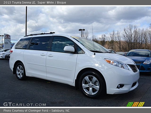 2013 Toyota Sienna LE in Super White