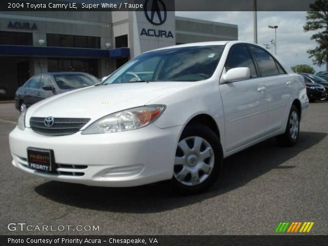 2004 Toyota Camry LE in Super White