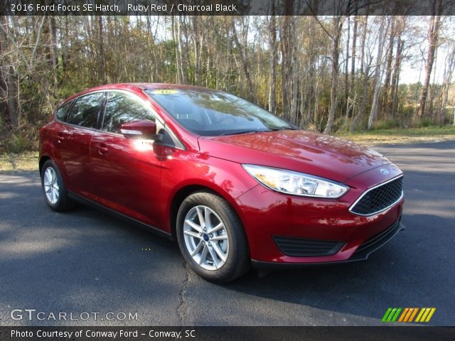 2016 Ford Focus SE Hatch in Ruby Red