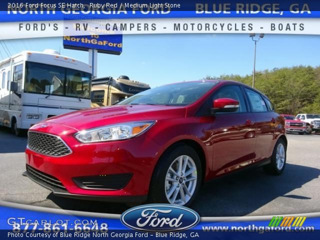 2016 Ford Focus SE Hatch in Ruby Red