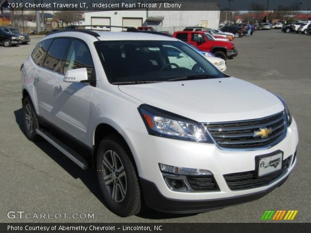 2016 Chevrolet Traverse LT in Iridescent Pearl Tricoat