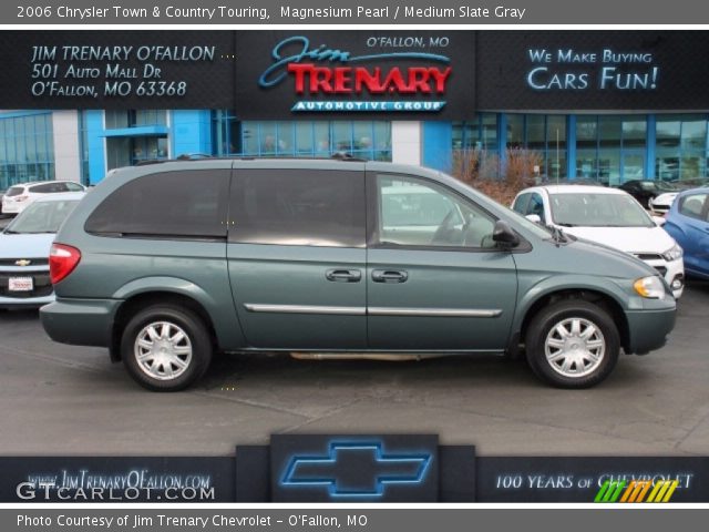 2006 Chrysler Town & Country Touring in Magnesium Pearl
