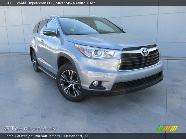 2016 Toyota Highlander XLE in Silver Sky Metallic