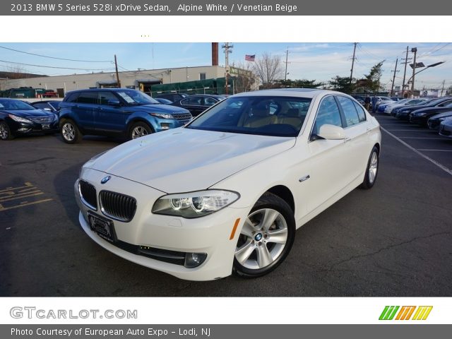 2013 BMW 5 Series 528i xDrive Sedan in Alpine White