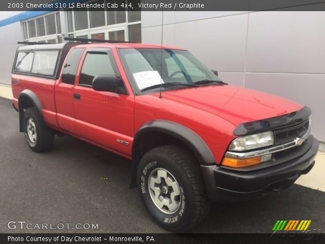 2003 Chevrolet S10 LS Extended Cab 4x4 in Victory Red